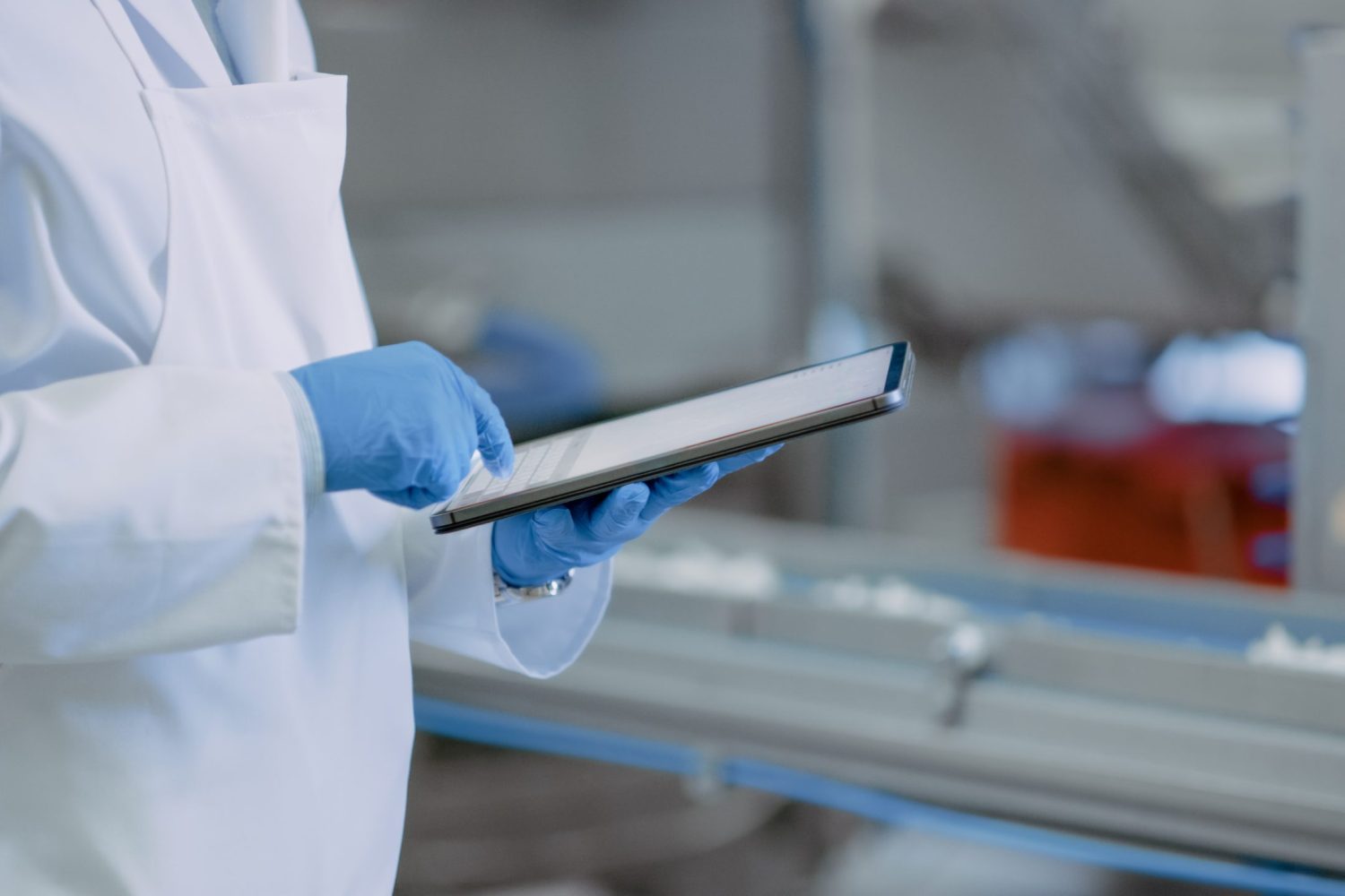 Quality,Supervisor,Or,Food,Technician,Is,Inspecting,The,Automated,Production